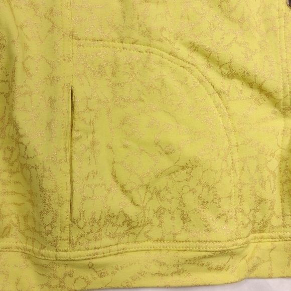 Onque woman women's 3X neon yellow light jacket with snaps in the front - Picture 5 of 13